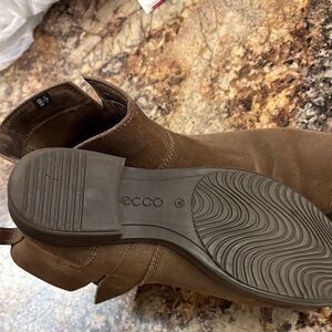 Ecco Suede Brown Boots